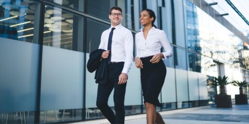 Traje para entrevista não profissional casual de negócios